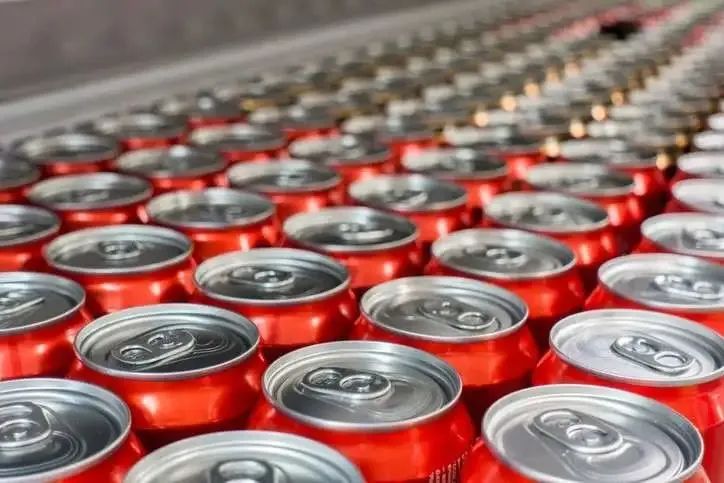 Возможность переработки и удобство среди причин, по которым бренды напитков выбирают алюминиевую упаковку
